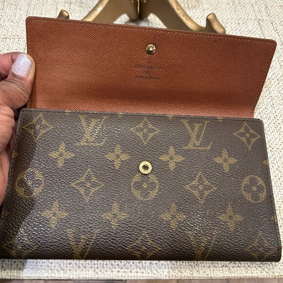 Louis Vuitton Sarah Bi-Fold Wallet - Picture 3 of 12